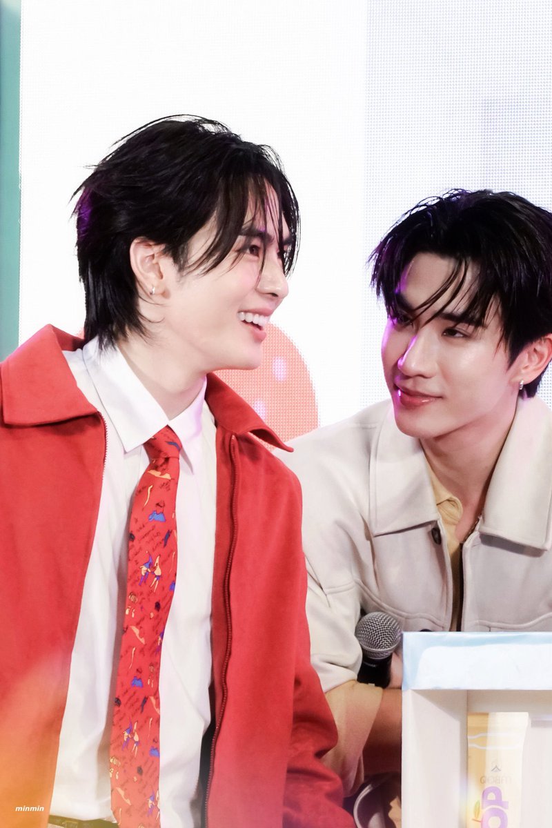 แม่ถามจั๊กคำได้บ่ลูก ฮักเขาหลายปานนั้นติอ้าย

 PERTHSANTA DOMIIA AT DOIKHAM

#ICEPOPFreezeFreshxPerthSanta
#PerthSanta ♡ #เพิร์ธแซนต้า
꒰ #PerthTanapon #Santapp ꒱