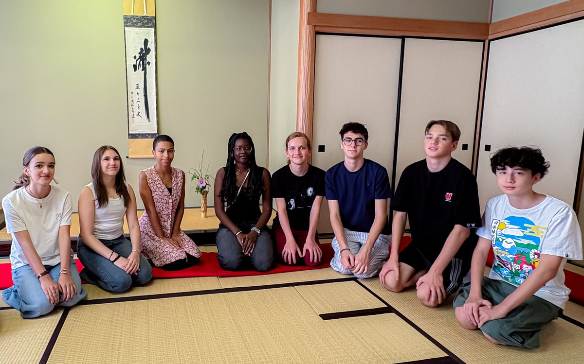 lfitokyo's tweet photo. DÉCOUVERTE D’UN BUNKASAI : LE #LFITOKYO AU LYCÉE #KITAZONO 🎎✨
Immersion culturelle pour 14 lycéens (LVC/C) : cérémonie du thé, fashion show, stands & échanges avec leurs pairs.
#Bunkasai #Interculturel #Éducation #Tokyo #AEFE 🎌📚
@aefeinfo @AEFEAP @ambafrancejp @FLTfapee https://t.co/wcYLWMJyn7
