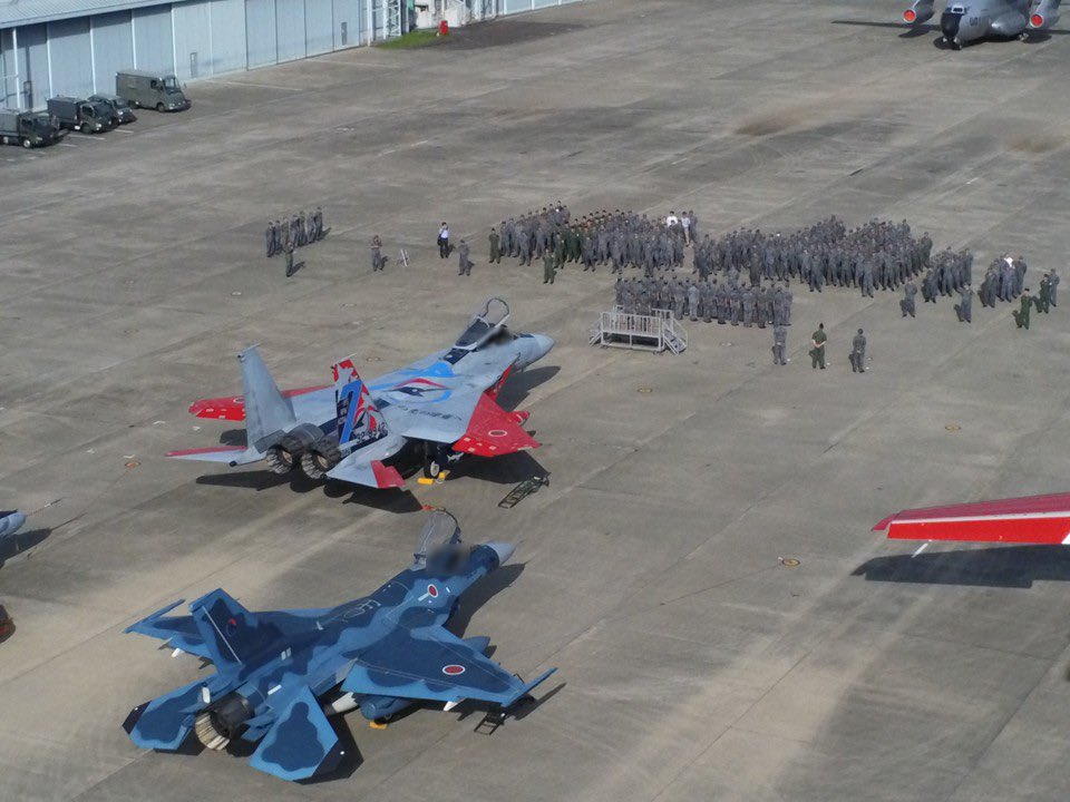 本日、飛実団70周年の記念塗装完了を飛実団司令 中澤空将補に対し