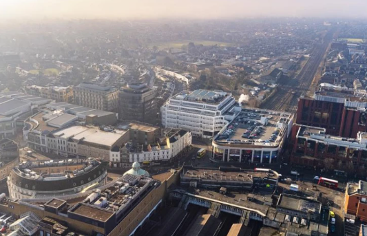 TheSectorScope's tweet photo. London Square plans office-to-resi conversion at Wimbledon Bridge House. 123 homes and retail proposed https://t.co/EtYW0k7RlP . Keep up with re-thinking offices, sign up for the FREE SectorScope Briefing: https://t.co/IiTgewPhL9 #retrofitting #Merton https://t.co/OjaFMuRO9w