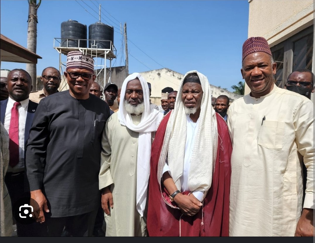 ipob_central's tweet photo. How Igbo Ottelatuals think.

They said Gentle MUST be IPOB because he was standing behind #Ikonso.

Ask them: Should @PeterObi be linked to #Gumi's terrorism tendencies because they were together?

@IgboHistoFacts @ChinasaNworu @EmekaGift100 https://t.co/VhU7ULiKVu