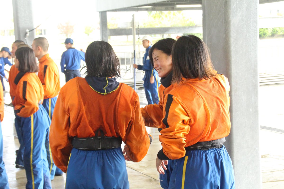 第137期選手養成訓練修了記念競走のいろいろな写真。左の写真は占部