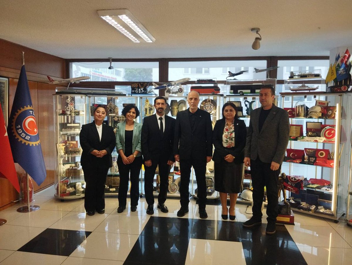 EMADDER - TÜRK-İŞ GENEL BAŞKANI ERGÜN ATALAY’A ZİYARET 

Emeklilikte Adalet Derneği olarak Ankara Meclis Yönetim Ekimiz, Türk-İş Genel Başkanı Sayın Ergün Atalay ile bir araya geldi.

Görüşmemizde, milyonlarca emekçiyi yakından ilgilendiren kademeli emeklilik talebimizi dile