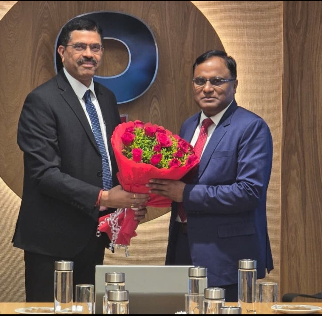 copper_ltd's tweet photo. Hindustan Copper Ltd. and  Oil India Ltd. sign MoU to collaborate on exploration & development of Critical and Strategic minerals, including Copper and associated minerals

In a significant step towards strengthening India's self-reliance in critical and strategic mineral sourcing, Oil India Limited (OIL) and Hindustan Copper Limited (HCL) have signed a Memorandum of Understanding (MoU) on September 19, 2025, to co-operate and collaborate for exploration and development of critical and strategic minerals, including Copper and associated minerals.

The MoU was signed and exchanged in the presence of Dr Ranjit Rath, Chairman & Managing Director of OIL, and Mr Sanjiv Kumar Singh, Chairman and Managing Director of HCL and senior officials of both the companies.

OIL and HCL's partnership marks a crucial milestone in India's pursuit of self-reliance in critical and strategic minerals including Copper and associated minerals. To support the objectives of National Critical Mineral Mission of Govt. of India, this collaboration will play a vital role in securing strategic mineral resources essential for the nation's energy security and technological advancement.

#criticalminerals
#strategicalliance
#strategicminerals
#Mining
#exploration

@MinesMinIndia
@kishanreddybjp 
@satishdubeyy 
@PMOIndia 
@mygovindia 
@PIB_Mines 
@PIB_India 
@DDNewslive