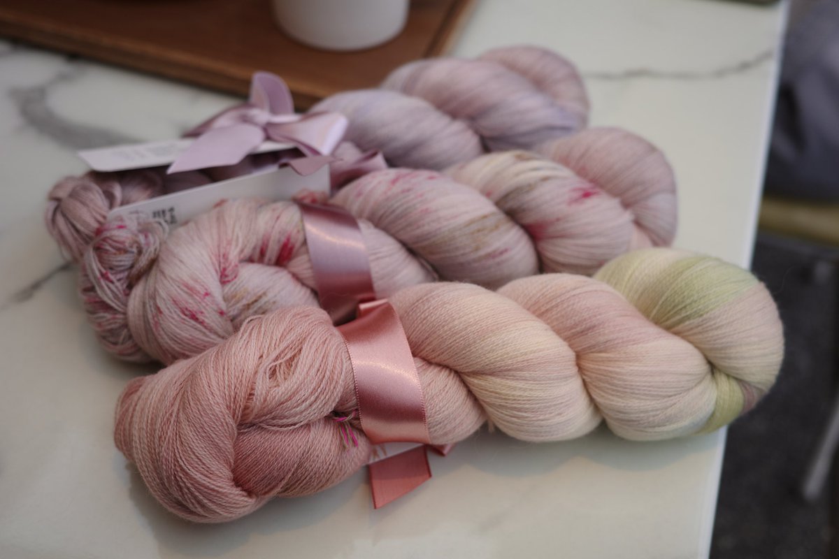 실장 정리를 위한 벼룩 타래입니다.

타래째 있는 것은 미사용 제품입니다.
배송은 gs반값택배 또는 일반 택배로 배송합니다. 
배송비는 반값택배 1,800원,일반택배 3,000원 배송비 추가해주시면 됩니다.