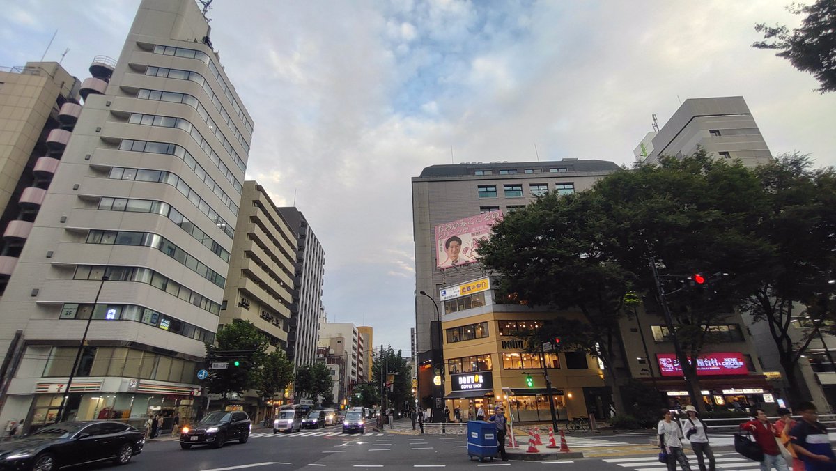 ＼一週間おつ乗り🚌です！／
秋分の日に合わせたような秋の夕方🍁涼しい風が吹く新宿です。来週は飛び石連休、しかし22日はまた公式様と楽しく過ごす予定なので、実質4連ky...🤭

そのイベントに病欠しないよう油断しないように心がけます。来週も元気に～👋

#企業公式がお疲れ様を言い合う