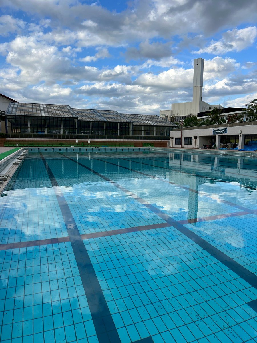 ➡️50mプール🏊💕
水上アスレチック撤収完了につき🫡
朝から終日、全面解放👍🥰

こちらのプールは水深が少し深め(1.4m)なので気をつけてください🙌
ここのプールが1番透き通って綺麗です🥺
夜は照明がないのでご注意💁‍♀️

↓↓↓続プール情報