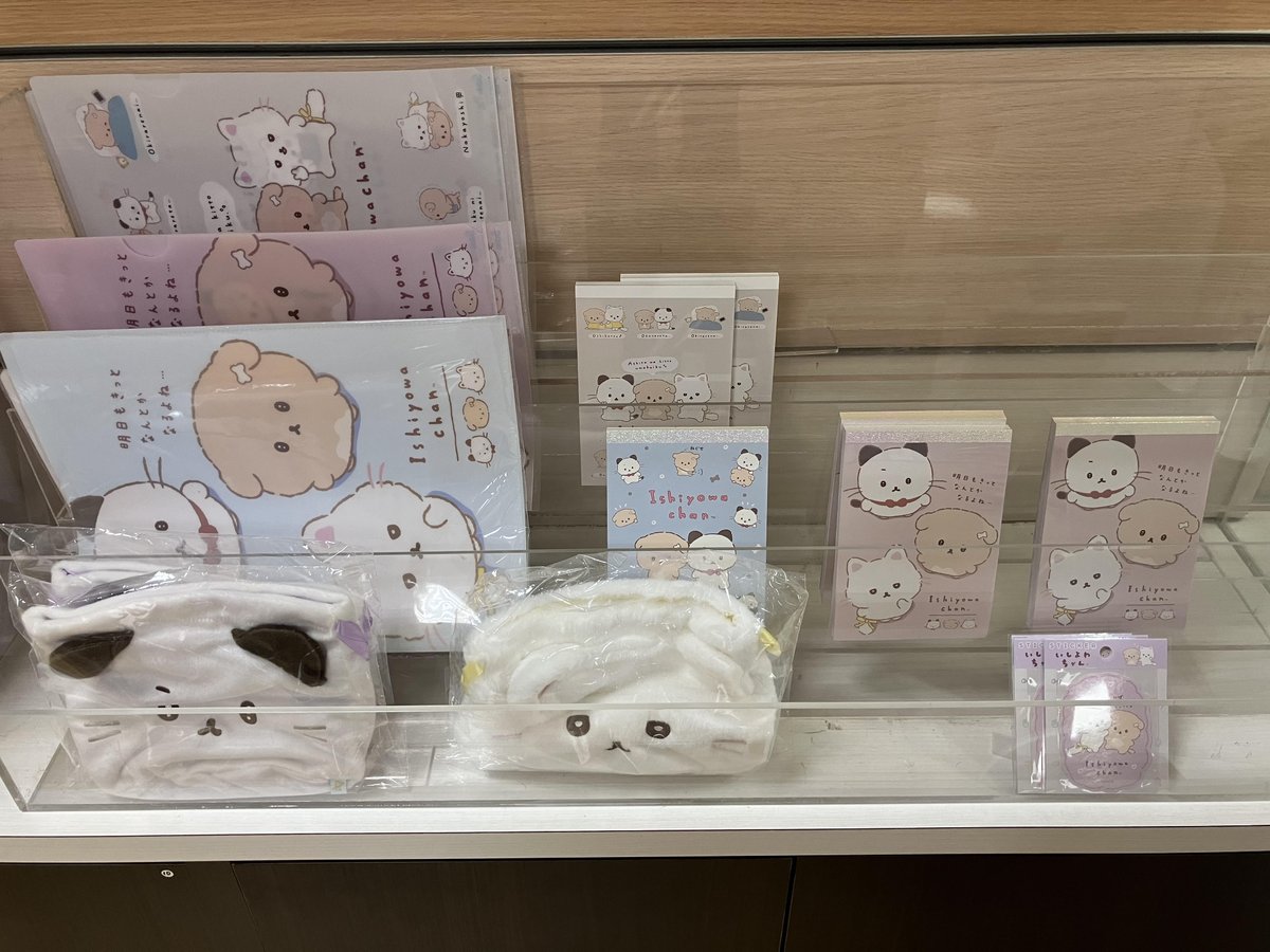 ＃いしよわちゃん 既存品在庫状況のお知らせ&amp;限定品再入荷予定のお知らせ
初日に完売しておりました、いしよわちゃんPOPUP限定品の再入荷日が決まりました！（カチューシャの再販はございません）
9/21の開店時より販売を行います。
また既存品も同日再入荷いたします！（写真は現在の在庫状況です）