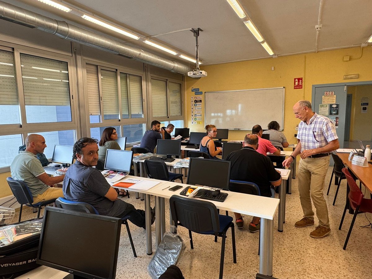 Ahir va iniciar el curs d'Anglès B1B a Granollers. 
Benvinguts-des!! 🙇‍♀️🙇‍♂️