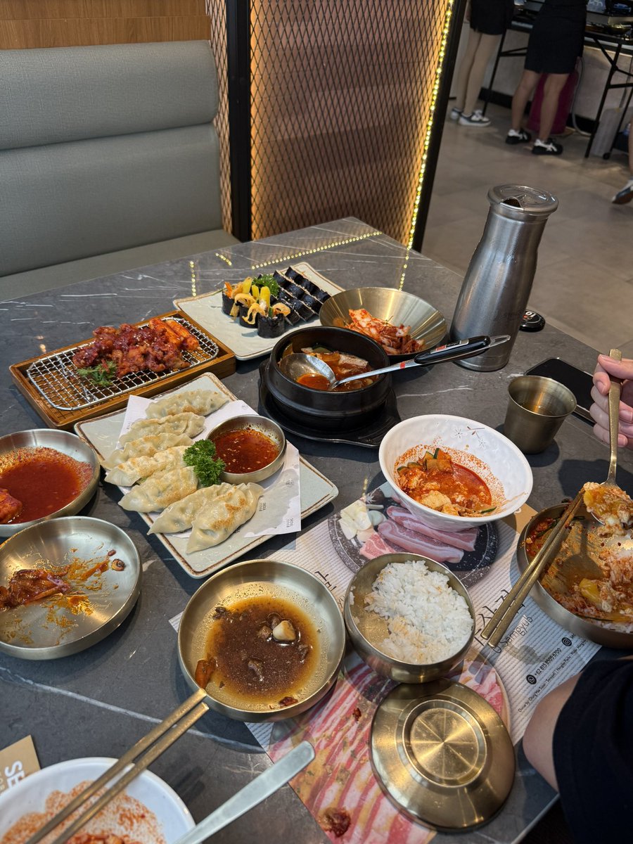 elastructed's tweet photo. pms = mukbang https://t.co/mcExVq0WjN