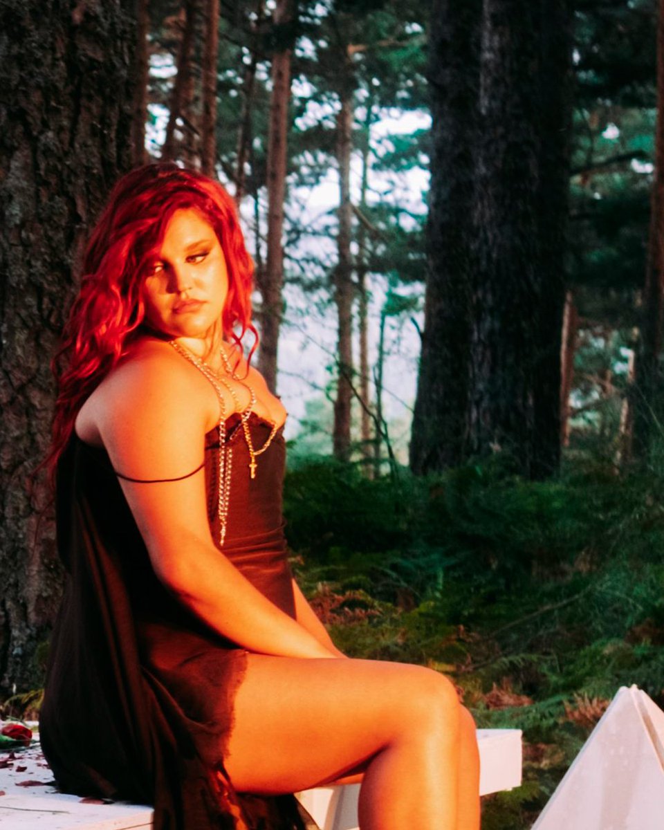 El cuerpo nos pedía algo nuevo de <a href="/samurai_fm_/">Samuraï</a> . Y por fin ha llegado. ‘Dejándolo Pasar’ ya está aquí.
spotify.link/SAMURAI_DP