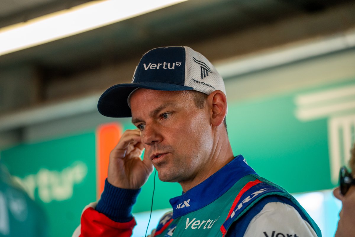 TomChilton_'s tweet image. Penultimate round at Silverstone 🏁, the season’s closing in. ⏳ Time to give it everything 💪 and make it count! 🏎️💨🔥

#BTCC #EXCELR8 #TeamVERTU #birchgatwick @VertuMotors  @Excelr8M