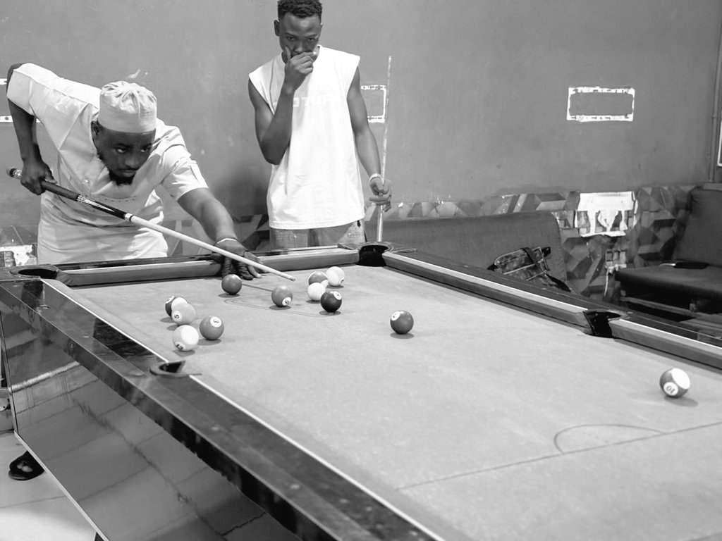 royalchalenge's tweet photo. GM gamers

#Snooker #bb27 https://t.co/Fy20fbnZ8x