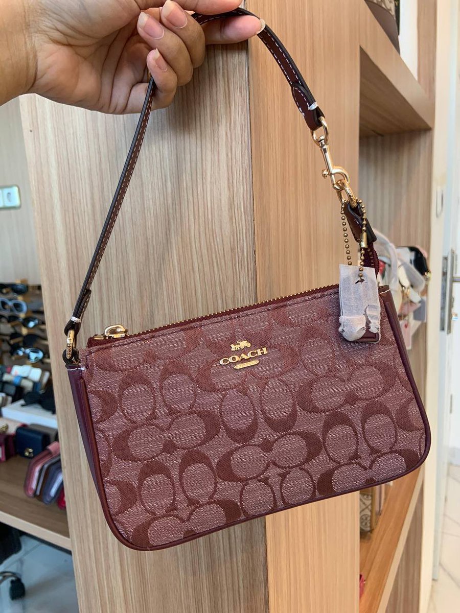 Coach Nolita

authentic 
include: paperbag, dustbag
price dm yaa

t. wts wtb coach tas branded nolita 
#zonauang #zonaba #zonajajan