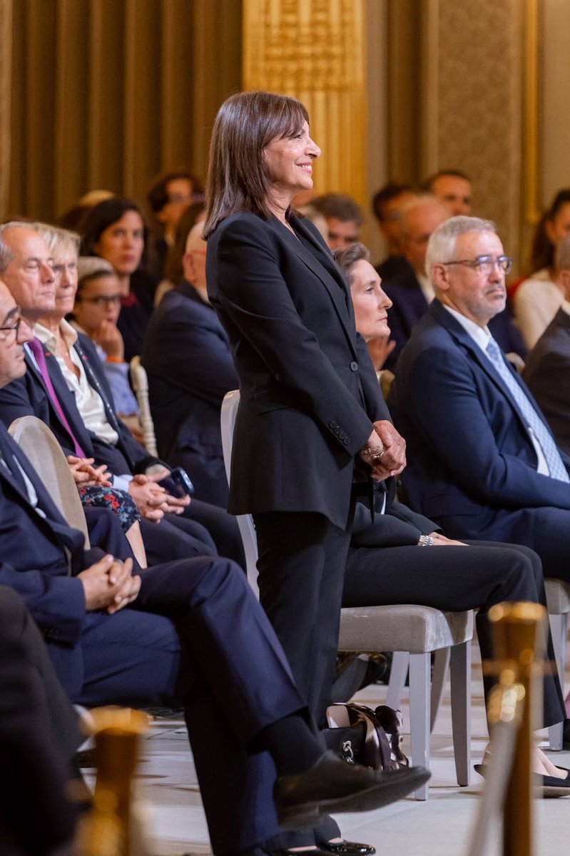 ✨🌹 Remise de la Légion d’honneur à Anne Hidalgo et reconnaissance de sa vision pour Paris

J’ai eu l’honneur d’assister à la remise de la Légion d’honneur à Anne Hidalgo.
Cette distinction salue le parcours d’une femme de courage et de vision, qui a transformé Paris en plaçant