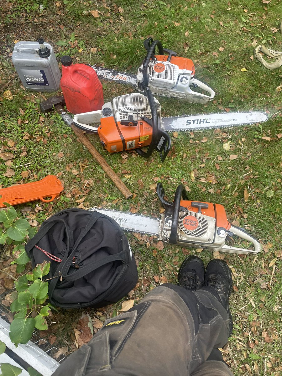 Här sliter man röven av sig för 30 000 i månaden medans vissa får 46 800 i bidrag. 

Trevlig helg🇸🇪