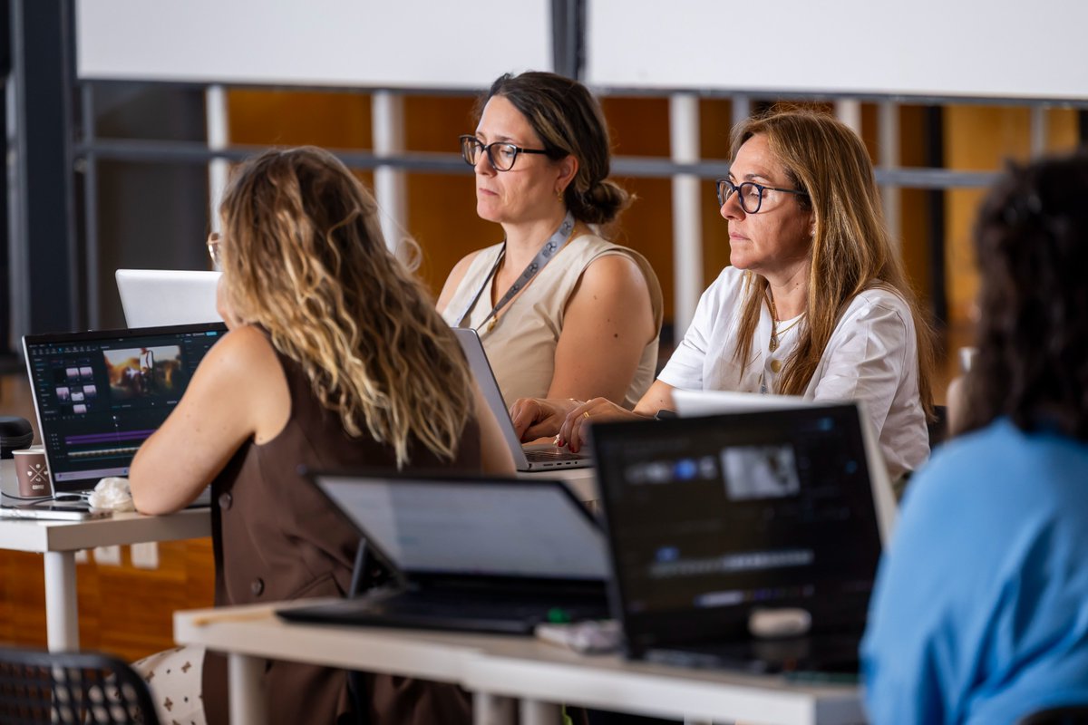 💠Workshop on SciComm and Public Engagement
11-12/09 '25   
Co-organised by <a href="/GLYCOTwinning/">GLYCOTwinning</a> with  <a href="/UCIBIO_Research/">UCIBIO</a> &amp; Humanized Solutions. core tools and techniques to more than 20 researchers and science managers from <a href="/FCTNOVA/">Faculdade de Ciências e Tecnologia | NOVA FCT</a> .

📷 João Lima
<a href="/REA_research/">European Research Executive Agency</a> 
#glycotwinning #scicomm