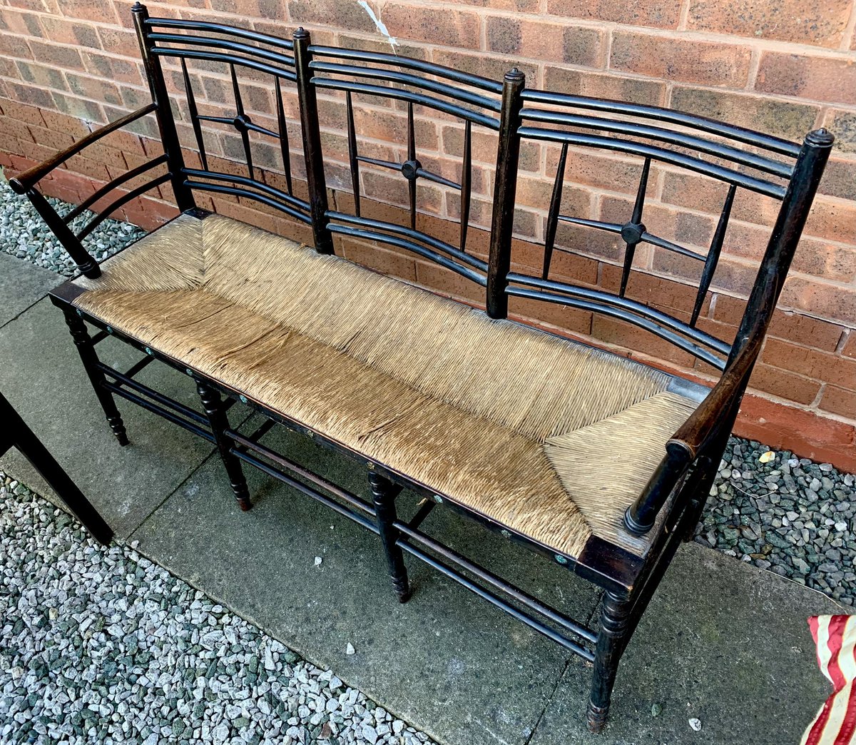 2016industrial's tweet image. The William Morris Settle went off to its new home yesterday. To a lovely lady who saw it on my social media. Now residing in an Arts &amp;amp; Crafts m. Perfect. #antique #artsandcraft #williammorris #liberties #workshop
