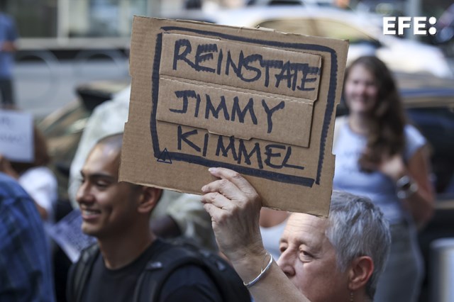EFE Noticias on X: "La competencia de Jimmy Kimmel sale en su apoyo tras el cese de su programa: "Todos somos él". https://t.co/lrQ1DiiJtt https://t.co/LrIWKMOr4L" / X