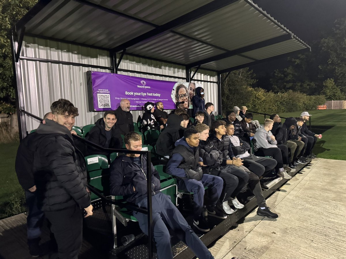 The first team squad turned out in numbers to support our U18s in the FA Youth Cup 👊🏽
Away at Leverstock Green, a 0-1 win for the boys 🙌🏽
One club 🖤🤍 #UTH