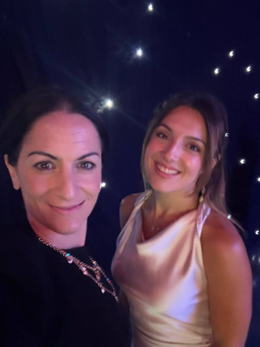 Big wins at #SBCSummit:
🌟Silver at the Affiliate Leaders Awards (<a href="/BetssonGroupAff/">Betsson Group Affiliates</a>)
🌟Casino Operator of the Year - Gold
🌟 Operator of the Year - Silver

More details at: betssongroup.com/sbc-lisbon-202…

#BetssonGroup #WeAreBetsson