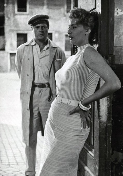 ProfesorJonk's tweet photo. "Nací sabia. Con la sabiduría de la calle, la sabiduría de la gente, la sabiduría de mí misma. Esa sabiduría fue mi patrimonio".
Sofía Loren.
La gran diva del cine italiano.
#Efemeride #SofiaLoren #cine #actriz https://t.co/IRykbj4cXA