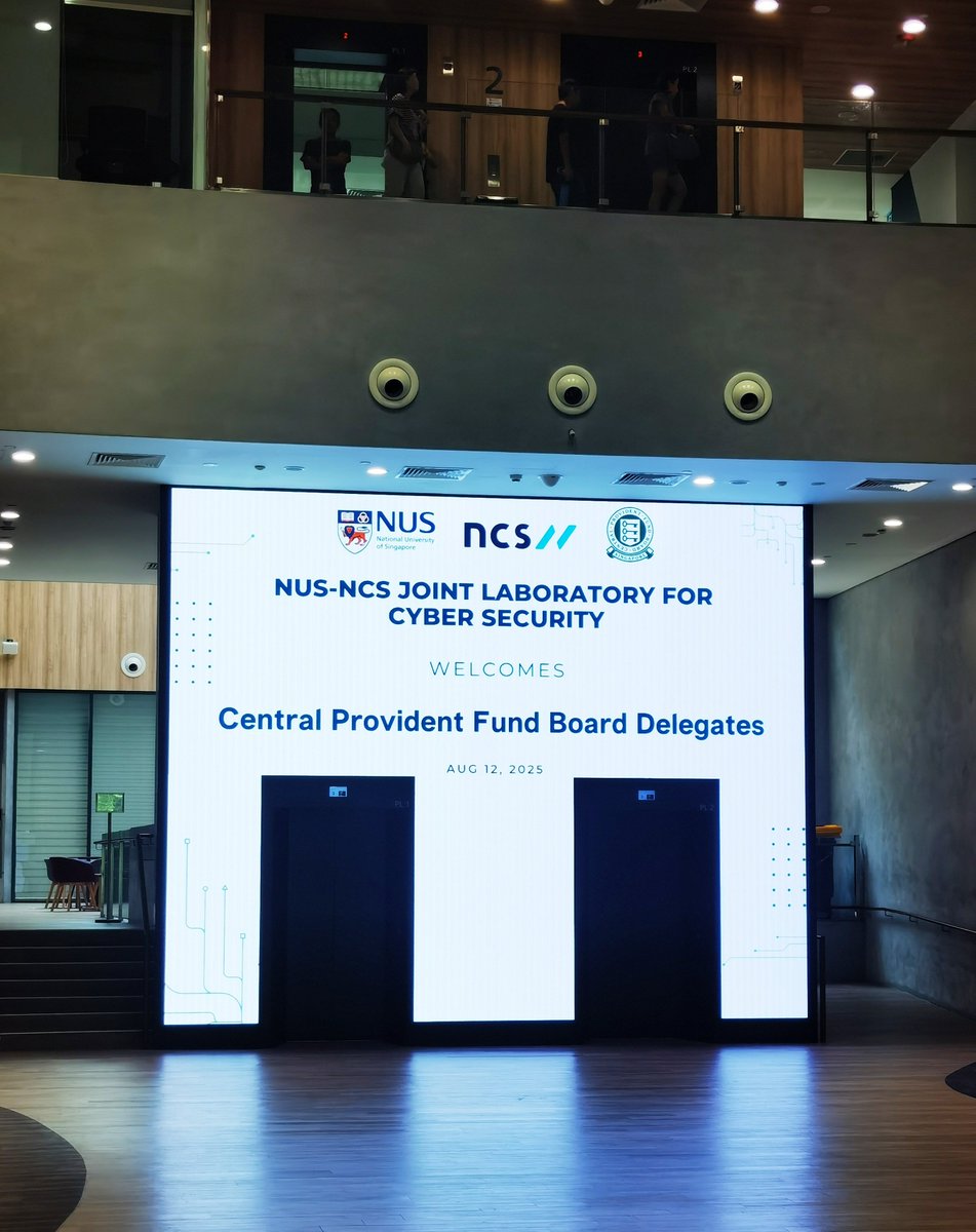 EsdlumenLED's tweet image. 🎓LianTronics Fine Pitch LED Displays Elevate Campus Innovation at the National University of Singapore (NUS)!
Static walls are a thing of the past. Our display has been seamlessly integrated into the architecture, turning an elevator lobby into a vibrant media wall.