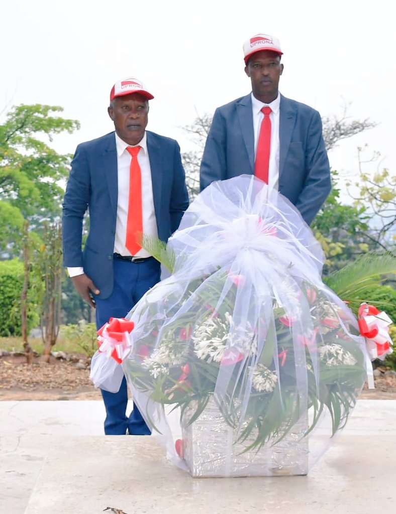 64è annif de la victoire de <a href="/UPRONA__1961/">Parti UPRONA</a> des législatives du 18/09/1961.Dépôt des gerbes de fleurs au Mausolée du Prince Louis #Rwagasore.Etaient présents,le Président du parti Hon. <a href="/nkurunziza_com/">nkurunziza olivier</a> et le Vice-président de la République S.E. Ir Prosper Bazombanza.