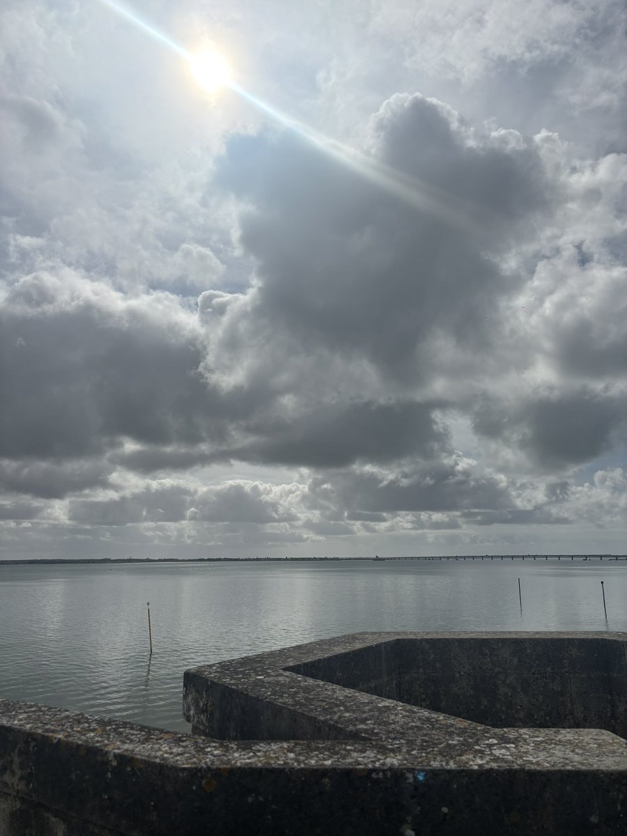 Visite autour du Château d’Oleron 😊
#IleDOleron #chateau #balade #ocean #nuages #Visite #lovestory #voyage #vacances #bonheur