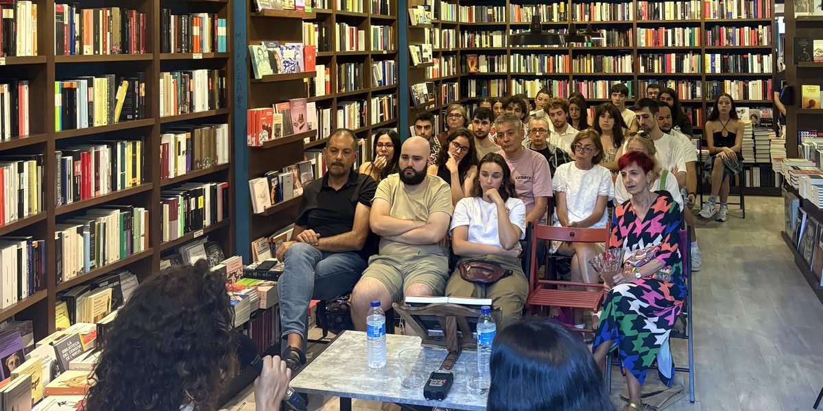 Pepitas editorial (@pepitaseditora) on Twitter photo 🎞Fotos de la #presentación del libro «Cuando la revolución termine» en la librería Letras Corsarias de Salamanca.
Leila Nachawati junto a Elena M. Gil
#juevessociológicos organizado por el <a href="/socyl_/">SOCYL Asociación de Sociología de Castilla y León</a>
*
<a href="/los_aciertos/">los_aciertos_ediciones</a>
pepitas.net/libro/cuando-l… 🎞Fotos de la #presentación del libro «Cuando la revolución termine» en la librería Letras Corsarias de Salamanca.
Leila Nachawati junto a Elena M. Gil
#juevessociológicos organizado por el <a href="/socyl_/">SOCYL Asociación de Sociología de Castilla y León</a>
*
<a href="/los_aciertos/">los_aciertos_ediciones</a>
pepitas.net/libro/cuando-l…