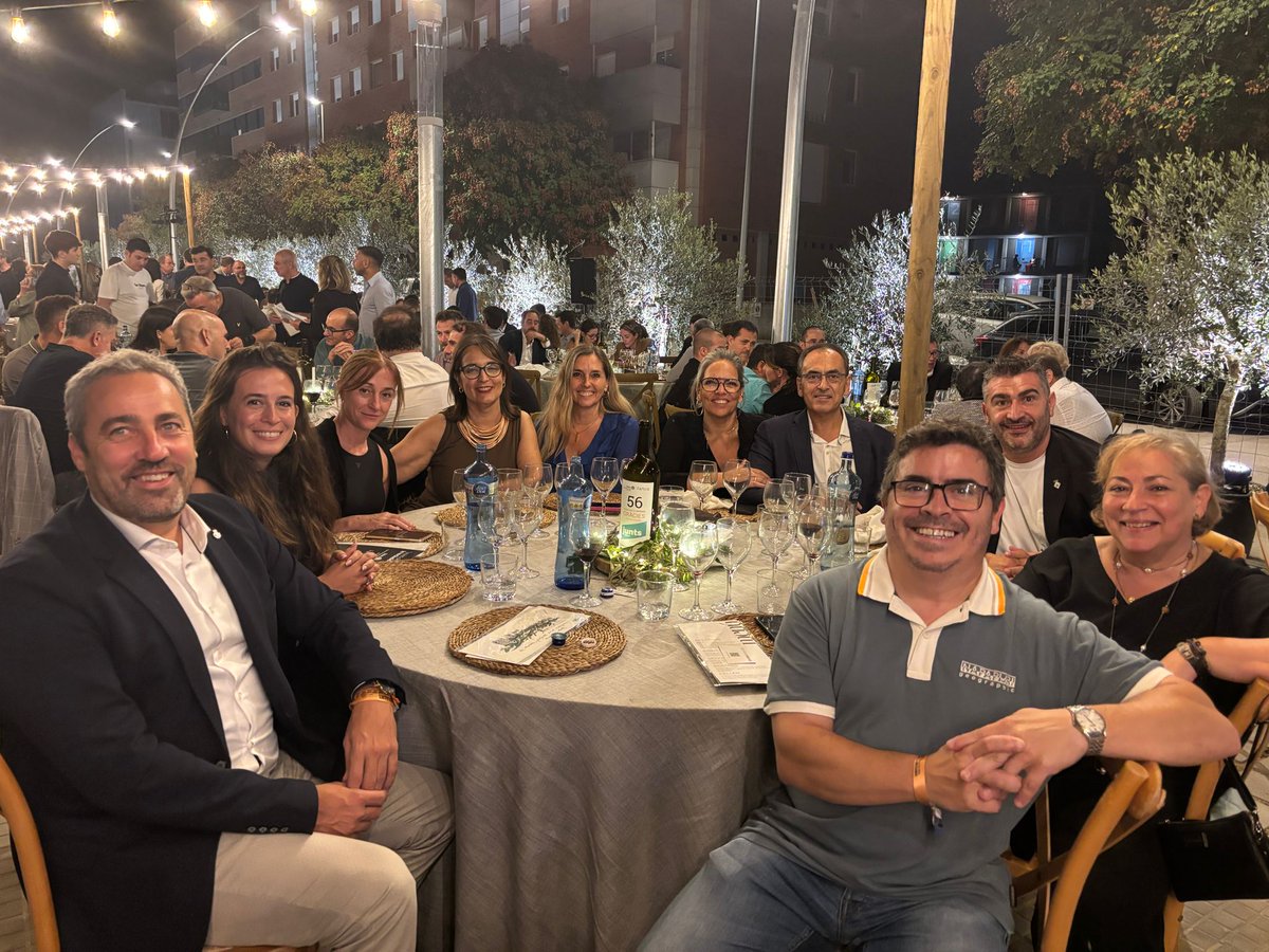 JuntsBages's tweet photo. Ahir representants de Junts Bages vam ser al sopar solidari “Taules per la Inclusió”, celebrat a la nova residència La Parada d'Ampans.

👏 Enhorabona a Ampans pels seus 60 anys i per un projecte transformador que crearà places residencials i oportunitats laborals i formatives. https://t.co/biuyv5VWDq