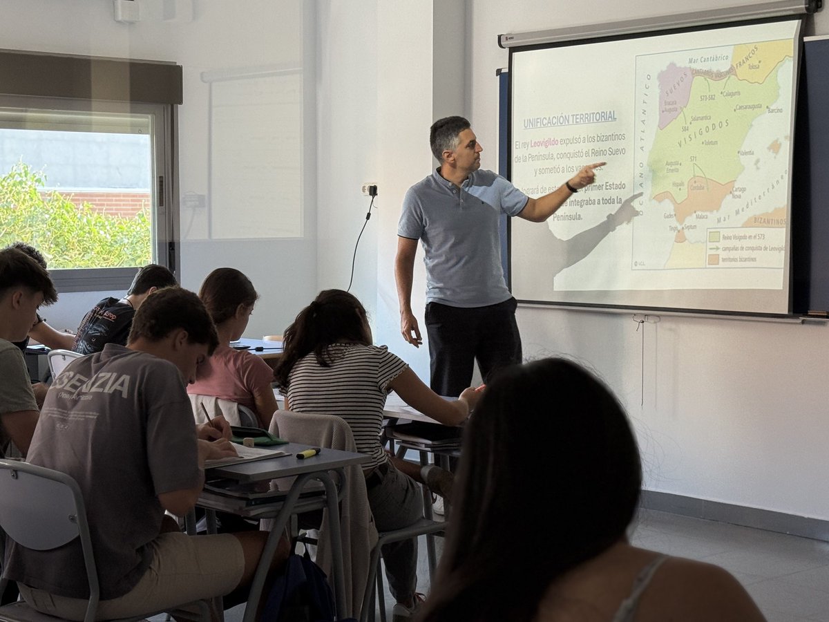 ColegioQuercus's tweet photo. Risas, reencuentros, nuevas metas...
La vuelta a la rutina nos deja bonitas imágenes como estas.

¡Qué gran curso tenemos por delante!

#ColegioQuercus #Educación #InicioCurso #Photo #Fotografía #Rutina #Objetivos #Metas #BoadillaDelMonte https://t.co/UCQId2p5z2