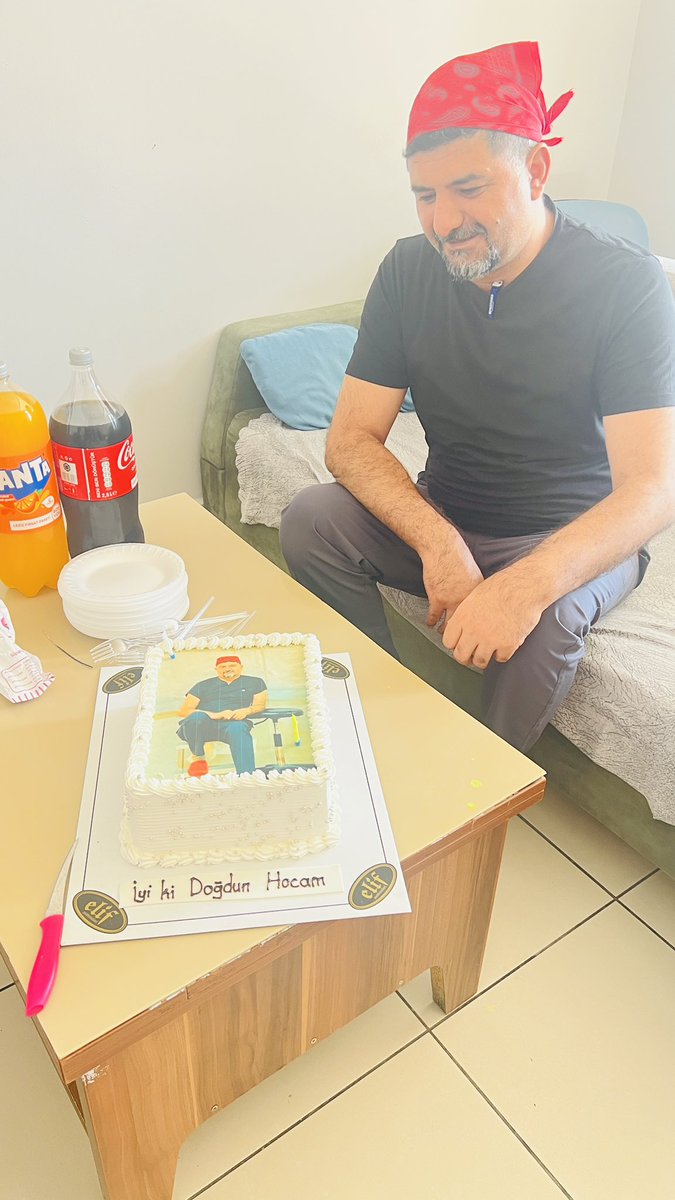 sezginDr's tweet photo. Aaa dostlarım bugün doğum günüm müş 44 oldum ama 27 gibi çalışıyorum  hissediğim 33 https://t.co/EQ0C0ER2LI