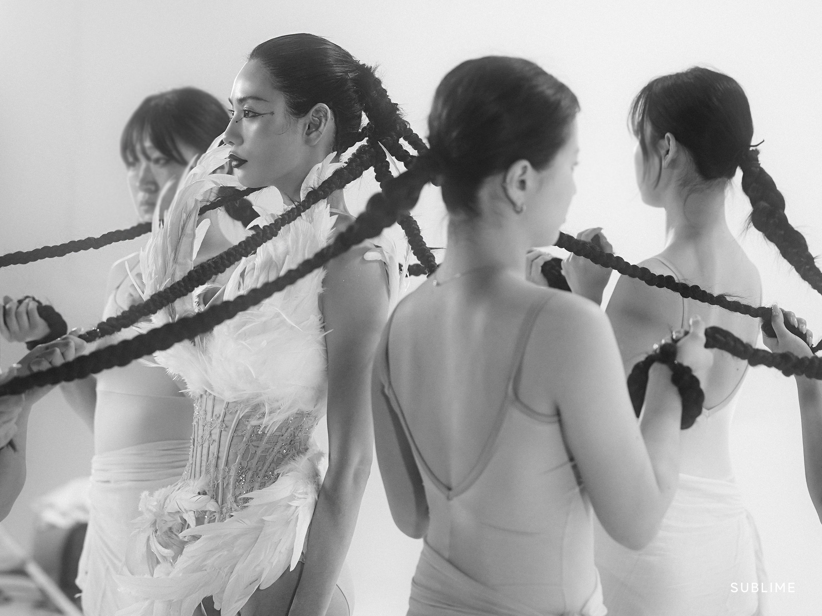 G1Mp7oCboAART3a?format=jpg&name=4096x4096