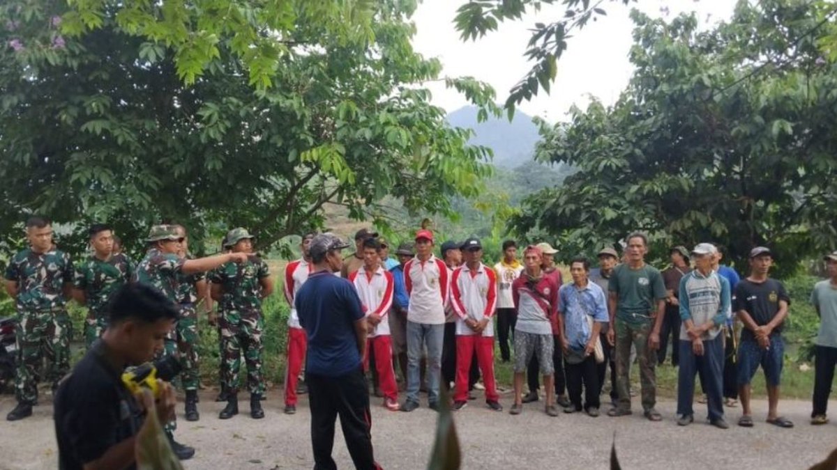 Batalyon 9 Marinir Bersama Warga Batu Menyan Perkuat Kebersamaan Lewat Jumat Bersih ranjana.id/batalyon-9-mar…