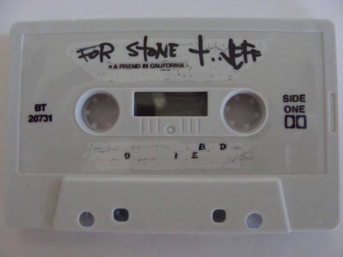 Frances21272855's tweet image. Il 19 Settembre del 1990 Eddie Vedder viene scelto come cantante dei Pearl Jam dopo aver fatto ascoltare a Jeff Ament, Stone Gossard e Mike McCready il suo demo tape ("momma-son tape") 

    #19settembre #almanaccomercury #eddievedder #PearlJam