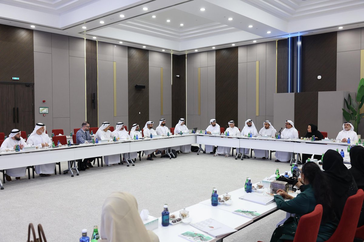 ترأس معالي الفريق ضاحي خلفان تميم، نائب رئيس الشرطة والأمن العام في دبي، رئيس مجلس إدارة جمعية الإمارات لرعاية الموهوبين، اجتماع الجمعية العمومية العادية للجمعية في دورتها الـ16، والذي عُقد أمس (الخميس) في نادي ضباط شرطة دبي بالقرهود، بحضور ممثلين عن وزارة تنمية المجتمع، وأعضاء