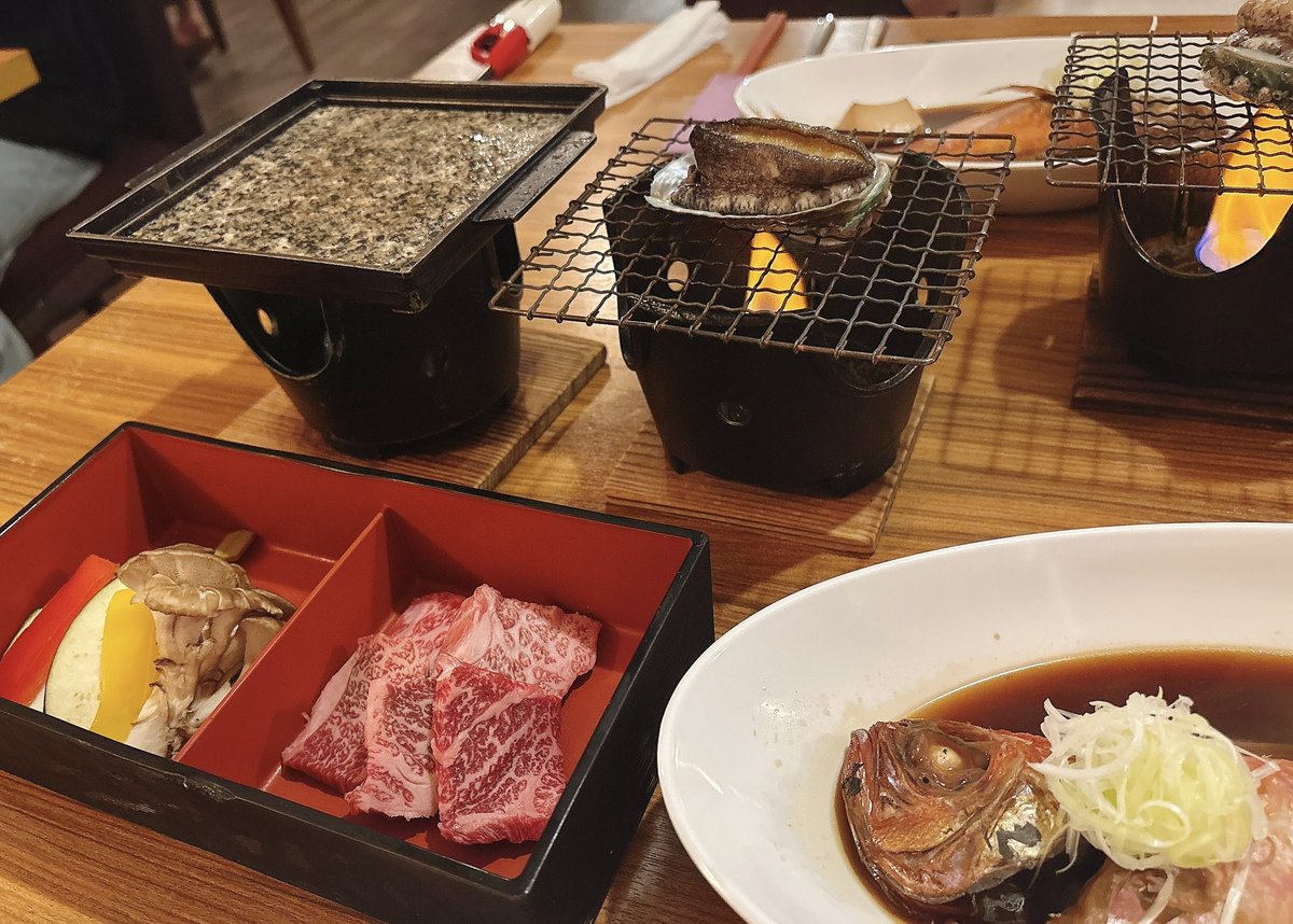 umemintu_hrak's tweet image. 彼の実家のお墓参りのついでに熱海と沼津旅行行ってた♨️
旅館の露天風呂も、行く先々でのご飯も、ご実家でのご飯もどれも最高だったんだけど2日目夜にまさかの利き手小指の爪全剥がれして病院に駆け込むことになった😇
爪剥がしが拷問になり得る所以がよく分かった😇
いい大人が激痛に転げ回った😇