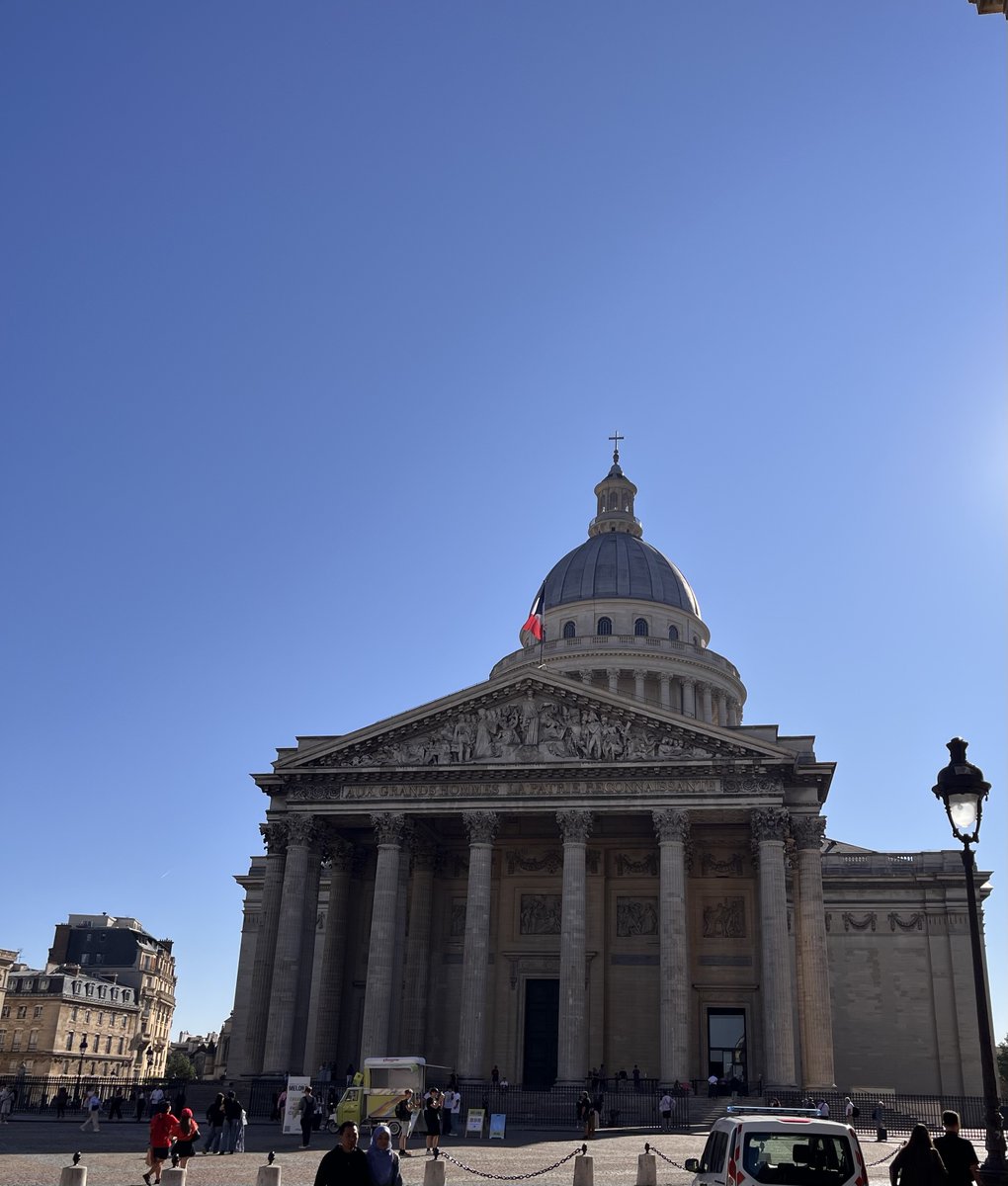 🇫🇷 Último día en París… Nos paseamos por el barrio latino, visitamos la Sorbona, el Panteón y los jardines de Luxemburgo.

🇫🇷 Dernier jour à Paris! On se promène au Quartier Latin et on visite le Panthéon, La Sorbonne et les Jardins du Luxembourg. 

#IESPignatelli