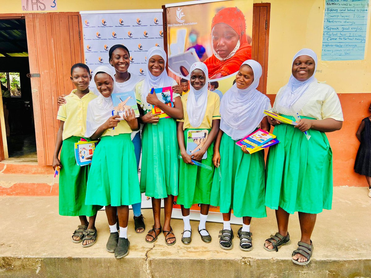 Boa_Daakye's tweet photo. By supporting girls to thrive in education, we can break cycles of poverty, promote gender equality, and build a brighter future for all.
#boadaakye
#edtech
#mobilelibraryproject
#learn
#education
#edutech
#literacy
#sdg4
#collectiveaction
#helpthefuture https://t.co/OzpgzyZyyB