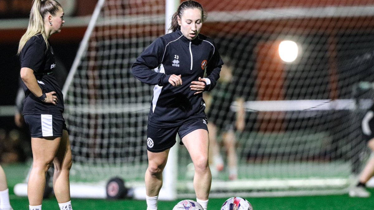 DundeeUnitedFCW's tweet photo. Final preparations for Sunday 👊

#DUFCW https://t.co/ZMn3kERGWY