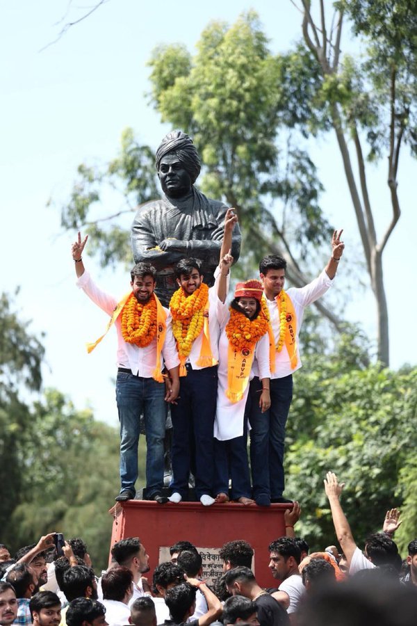 🚩 #ABVP का राष्ट्रवादी परचम दिल्ली विश्वविद्यालय में लहराया!

दिल्ली विश्वविद्यालय छात्रसंघ चुनाव में ABVP ने 4 में से 3 पदों पर ऐतिहासिक जीत दर्ज की। 
अध्यक्ष – आर्यन मान
सचिव – कुणाल चौधरी
सह सचिव – दीपिका झा
सभी को जीत को हार्दिक बधाई 💐
#ABVPWinsDUSU #ABVP #DusuElections2025