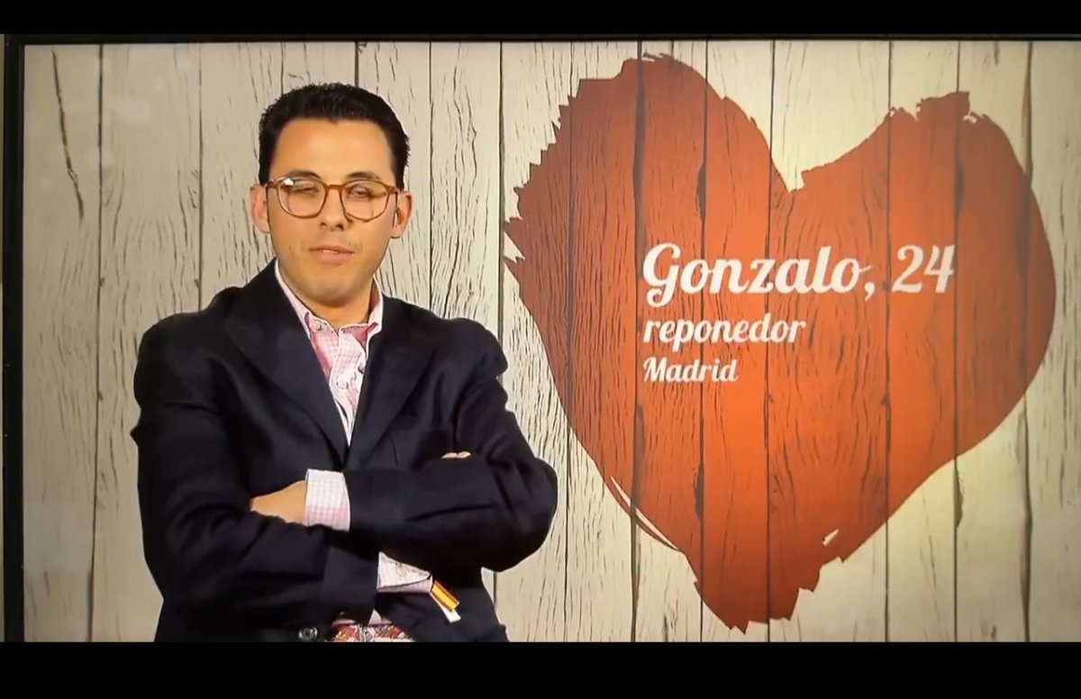 "¿Eres reponedor en un supermercado y vives con tus padres pero te sientes cayetano de clase superior y eres de derechas? Llámanos, podemos ayudarte ".