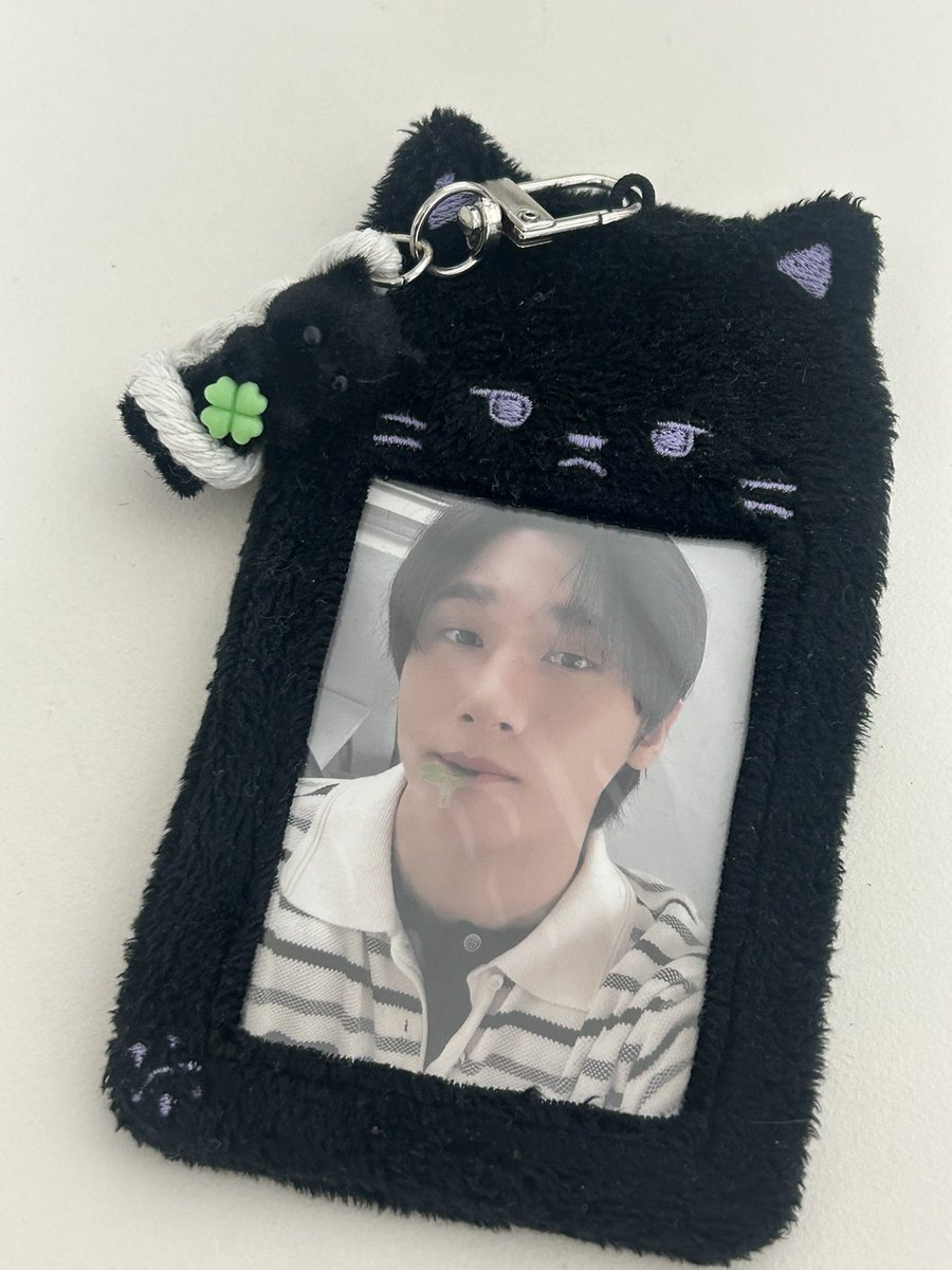 ^ ̳- ‧̫ • ̳^ฅ
진짜 귀여워 ..🍀🖤