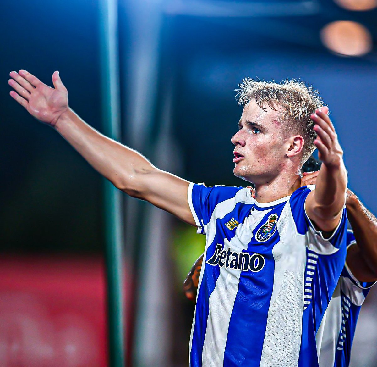Dia de Futebol Clube do Porto! 💙

"A vitória é uma ordem, ninguém pode quebrar o nosso vício de 𝗚𝗔𝗡𝗛𝗔𝗥” 🐉