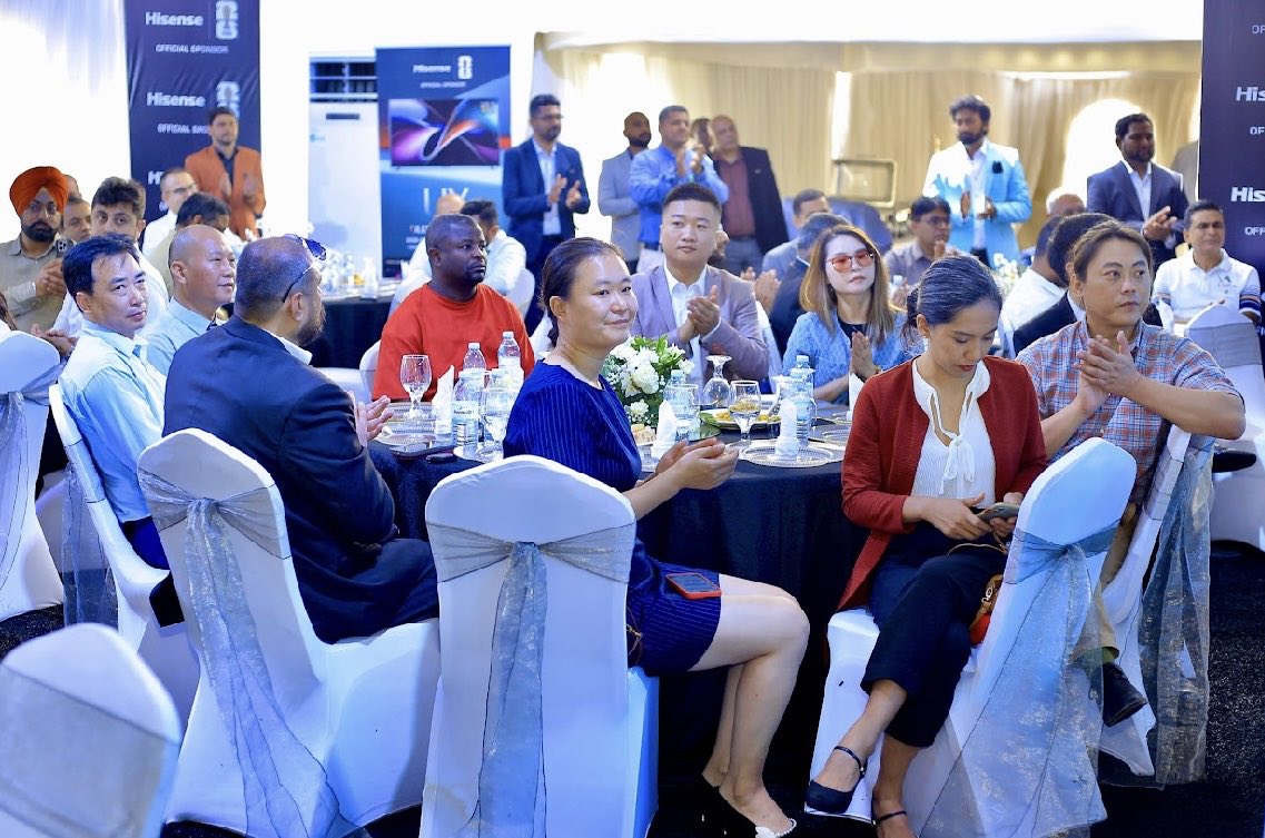 BigEyeUG's tweet photo. ..@HisenseUg now has the largest TV screen in Uganda. The 116" screen TV has been launched today at their headquarters in Bugolobi.
#Hisense116 #GobigWithHisense #116inchlaunch #ownthemoment #worldlargest https://t.co/HiKJgzY2PY