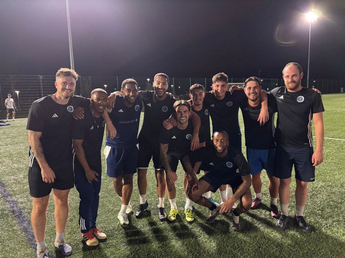 ardleyunitedfc's tweet photo. 💪 Your winning team from training last night https://t.co/HUgfWwMCeP