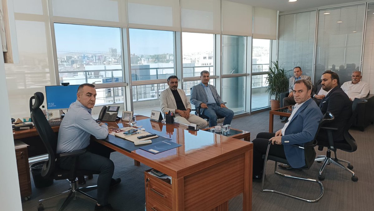 İlçe Başkanımız Süleyman Elgün ve Yönetim Kurulu Üyelerimiz, Halkbank Bölge Müdürü Sayın Fuat Yetkin’i ziyaret ettiler.

Evren Sanayi Sitesi’nde esnaflarımız için planlanan Halkbank Şubesi hakkında görüşmeler gerçekleştirildi. Belediye Başkanımız Mehmet Kuş ile yer tespiti