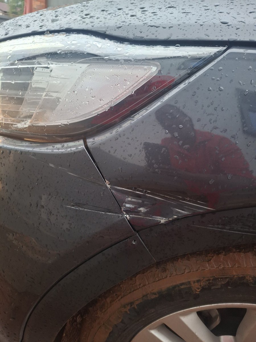 Imodoka ya Police plate number RNP 153C yarangonze inyangiriza imodoka  kwambere itariki 15/9/2025, ubundi uyitwaye ariruka muvugiriza ihoni akomeza kwiruka, mukurikiye ahita azamukira mumuhanda uja kuri Jalia Rusororo arahunga. Ibi koko nibyo Rwanda National Police mundenganure