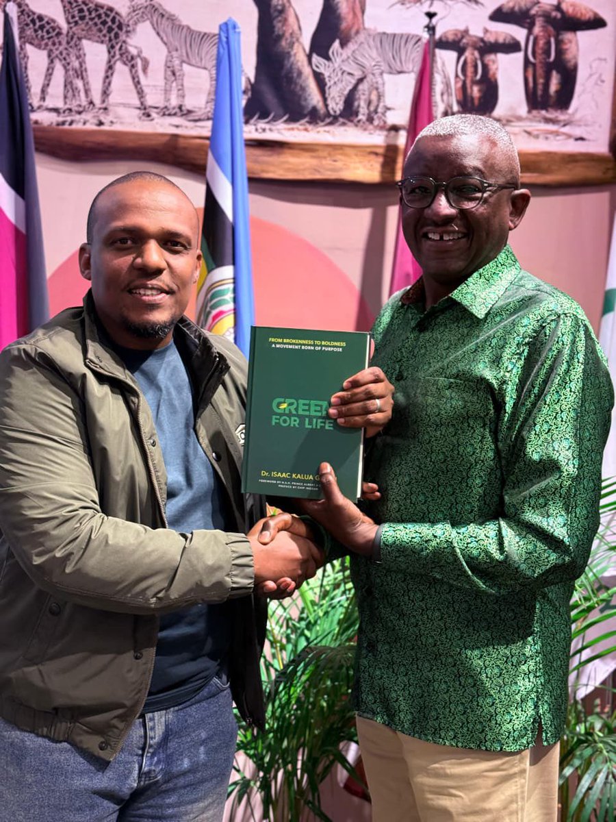 Ben_Kitili's tweet photo. An honour to receive my signed copy of #GreenForLife from Dr Green @IsaacKalua Grab your copy https://t.co/niBb9Deqdg